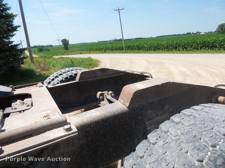 image for item DV9444 1995 International 9200 semi truck