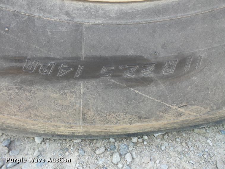 image for item DV9444 1995 International 9200 semi truck