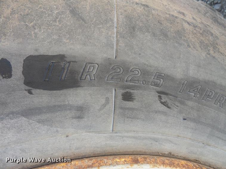 image for item DV9444 1995 International 9200 semi truck