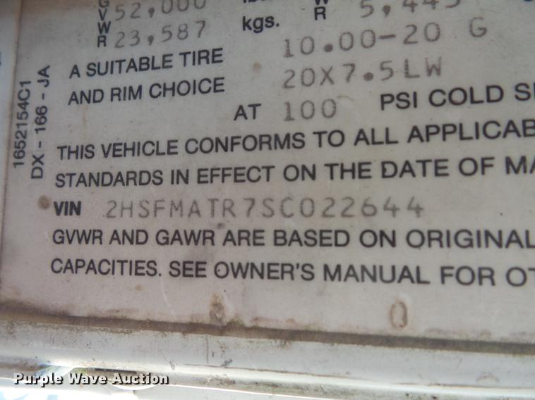 image for item DV9444 1995 International 9200 semi truck