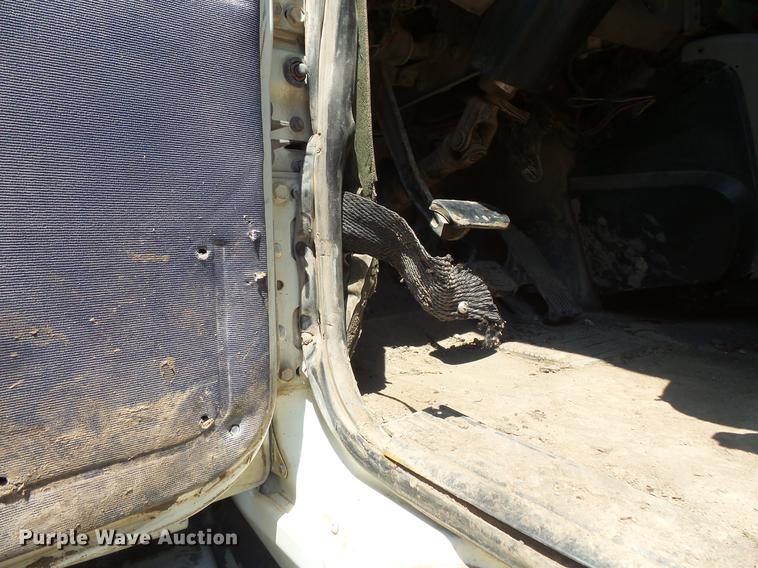 image for item DV9445 2005 Mack CXN613 semi truck