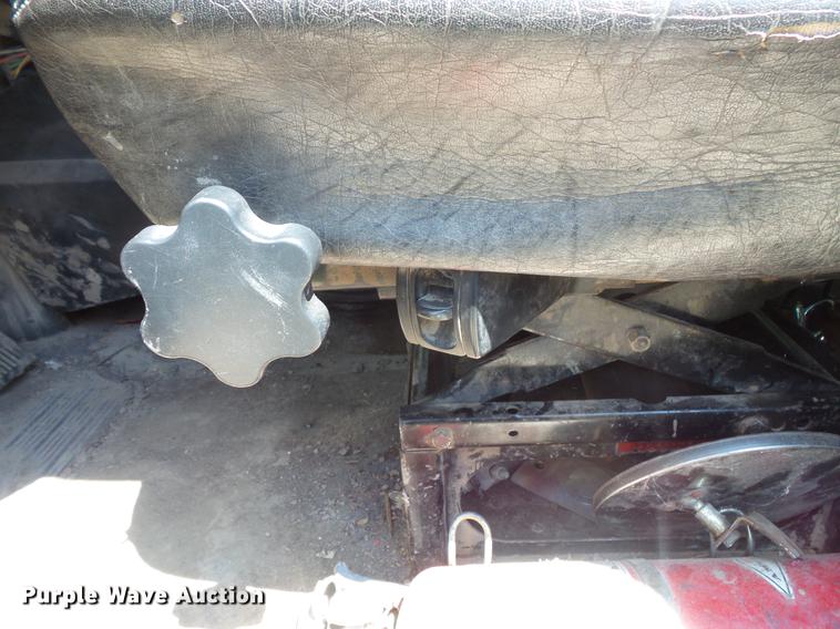 image for item DV9445 2005 Mack CXN613 semi truck