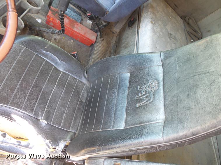 image for item DV9445 2005 Mack CXN613 semi truck