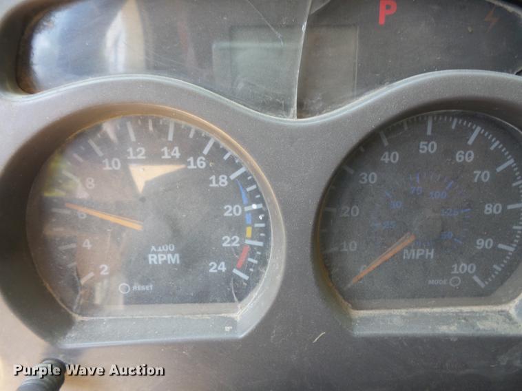 image for item DV9445 2005 Mack CXN613 semi truck