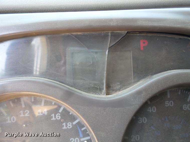 image for item DV9445 2005 Mack CXN613 semi truck