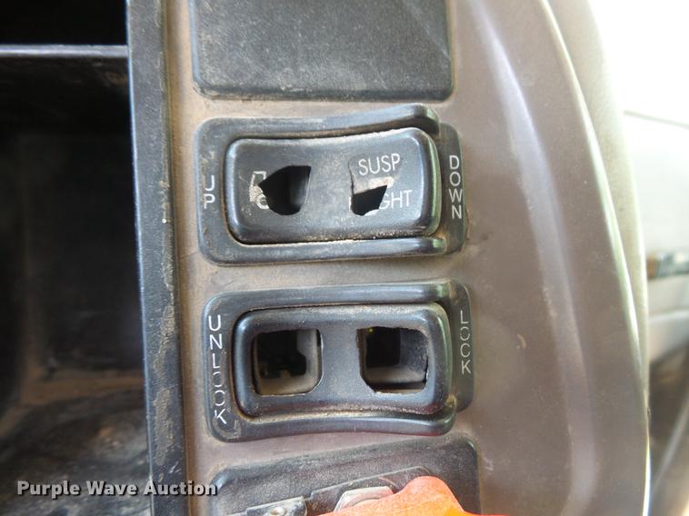 image for item DV9445 2005 Mack CXN613 semi truck