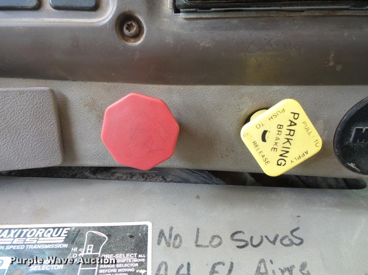 image for item DV9445 2005 Mack CXN613 semi truck