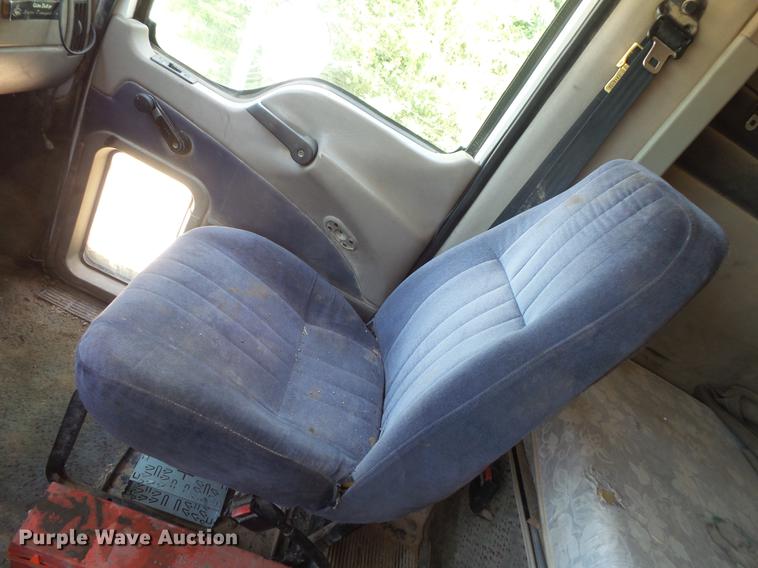 image for item DV9445 2005 Mack CXN613 semi truck