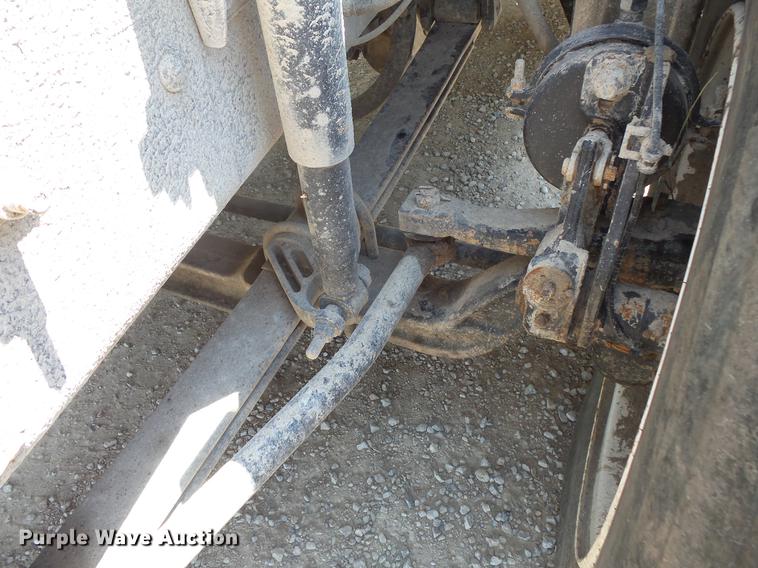 image for item DV9445 2005 Mack CXN613 semi truck