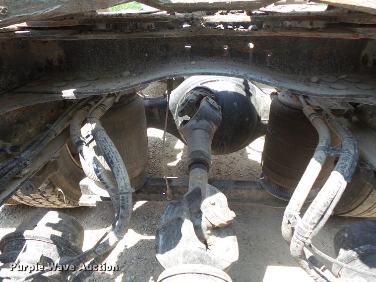 image for item DV9445 2005 Mack CXN613 semi truck