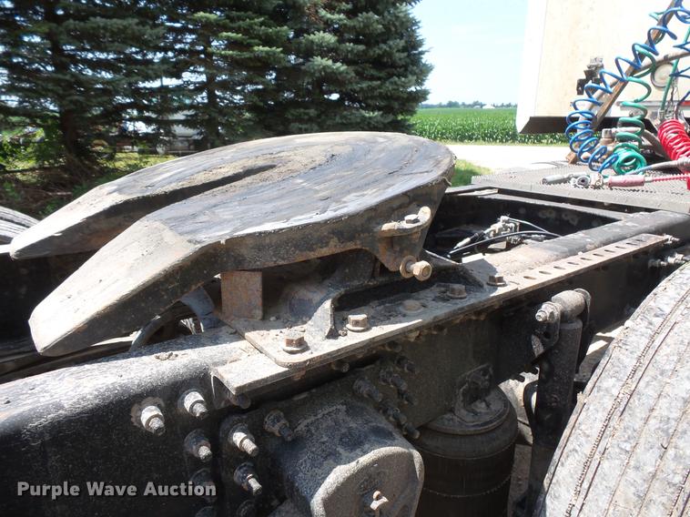 image for item DV9445 2005 Mack CXN613 semi truck