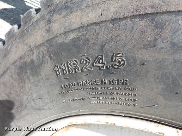 image for item DV9445 2005 Mack CXN613 semi truck