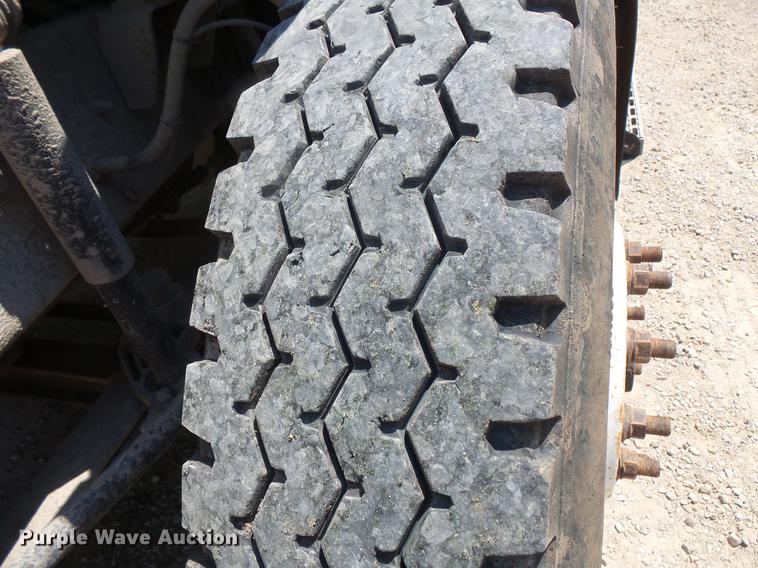 image for item DV9445 2005 Mack CXN613 semi truck