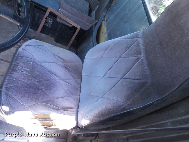 image for item DV9450 1995 International 9200 semi truck