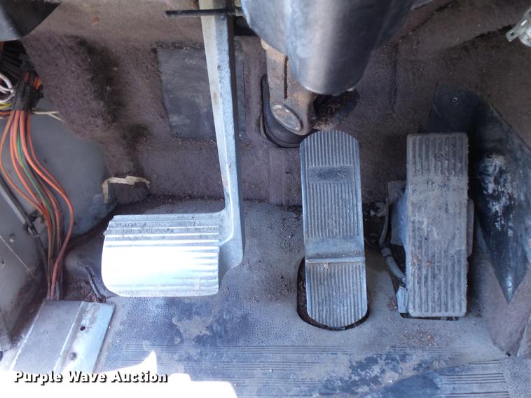 image for item DV9450 1995 International 9200 semi truck