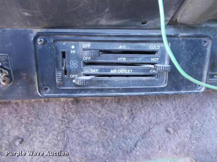 image for item DV9450 1995 International 9200 semi truck