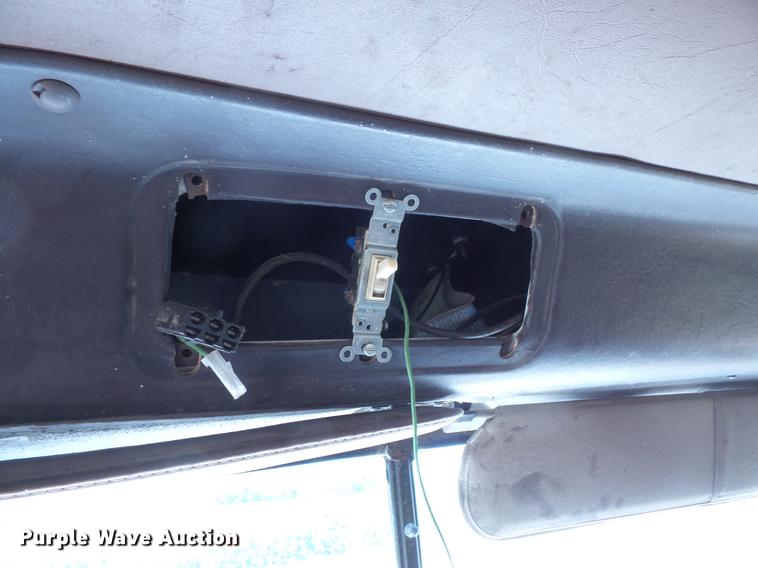 image for item DV9450 1995 International 9200 semi truck