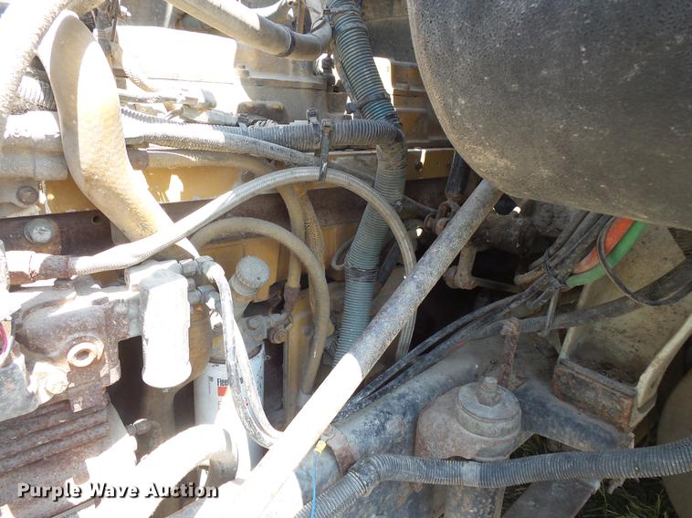 image for item DV9450 1995 International 9200 semi truck