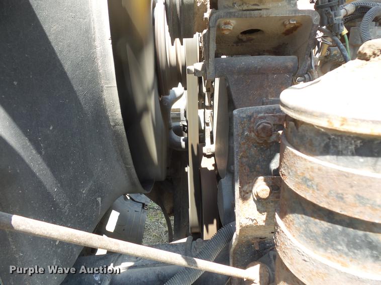 image for item DV9450 1995 International 9200 semi truck