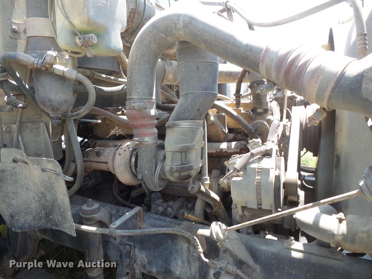 image for item DV9450 1995 International 9200 semi truck