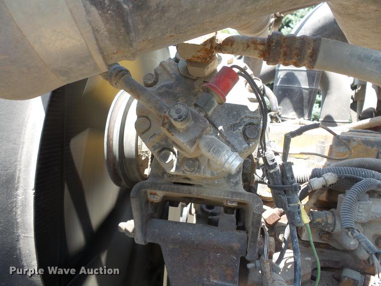 image for item DV9450 1995 International 9200 semi truck