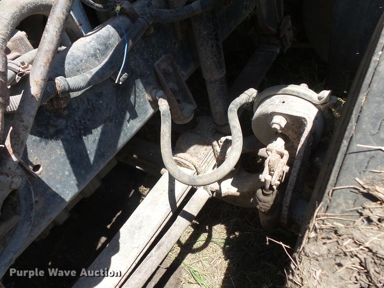 image for item DV9450 1995 International 9200 semi truck