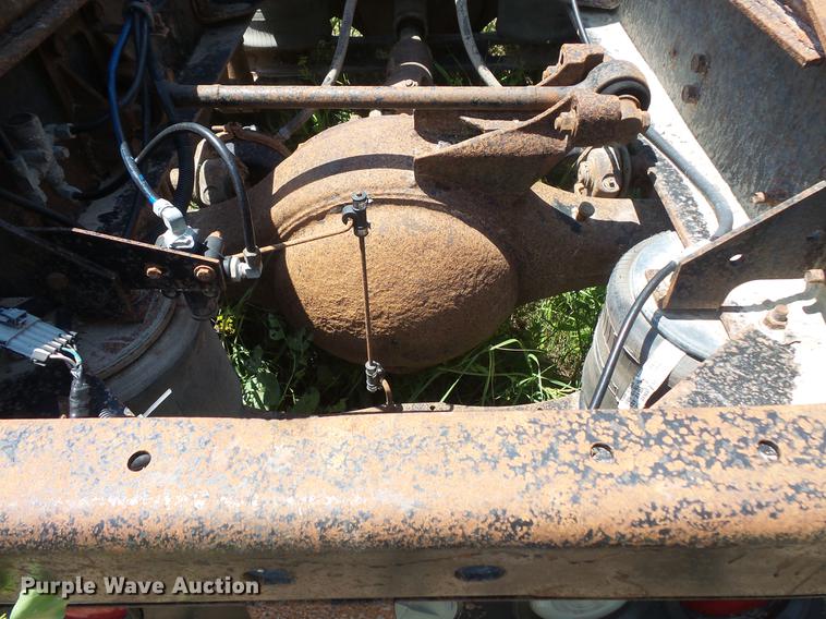 image for item DV9450 1995 International 9200 semi truck