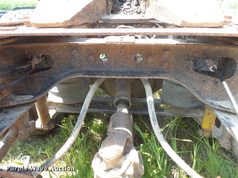 image for item DV9450 1995 International 9200 semi truck