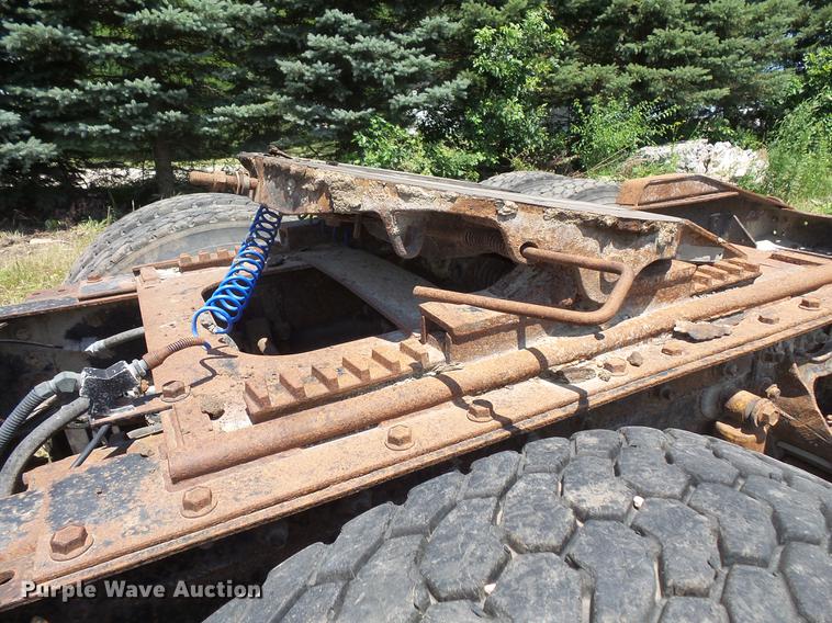 image for item DV9450 1995 International 9200 semi truck