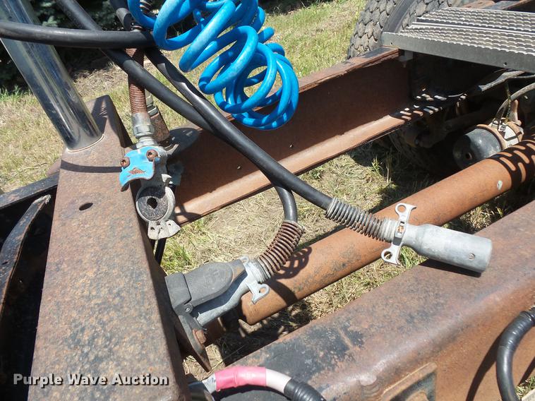 image for item DV9450 1995 International 9200 semi truck