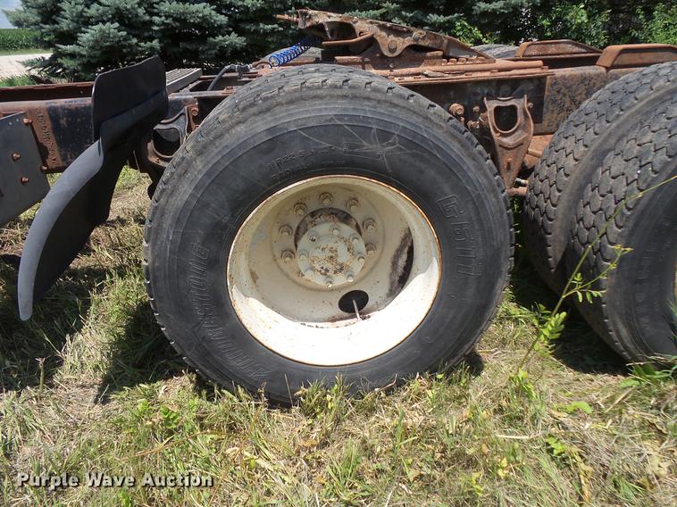 image for item DV9450 1995 International 9200 semi truck