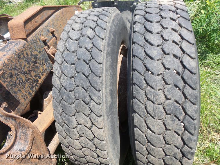 image for item DV9450 1995 International 9200 semi truck