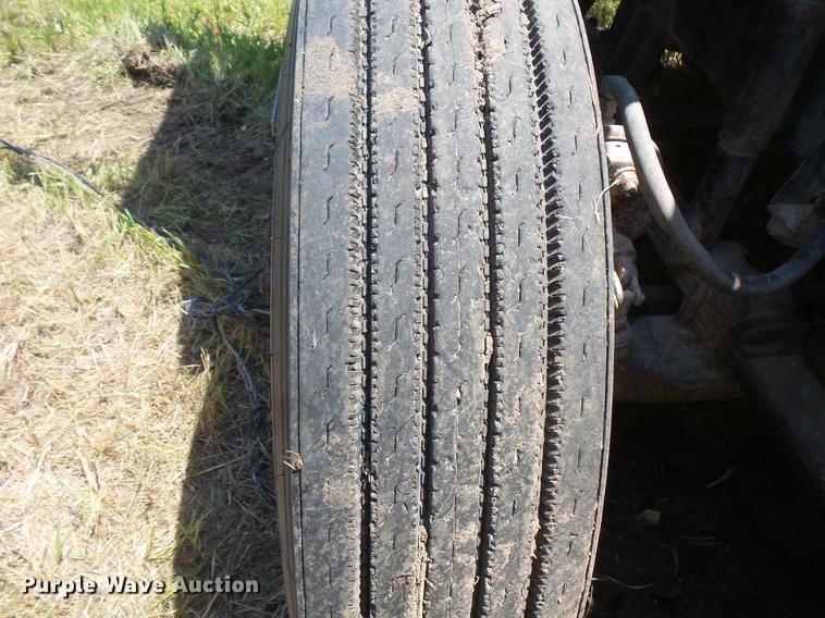 image for item DV9450 1995 International 9200 semi truck