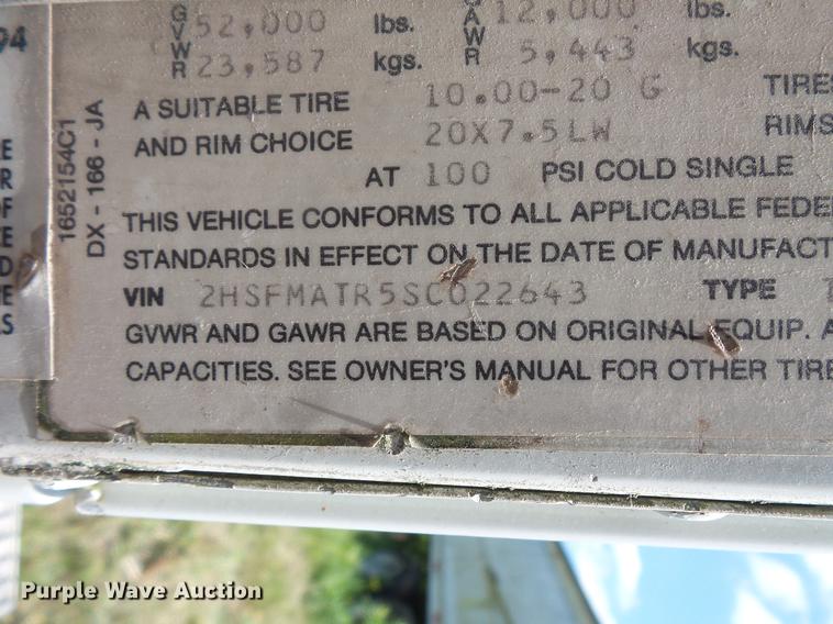 image for item DV9450 1995 International 9200 semi truck