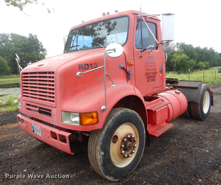 image for item EK9594 1993 International 8100 semi truck