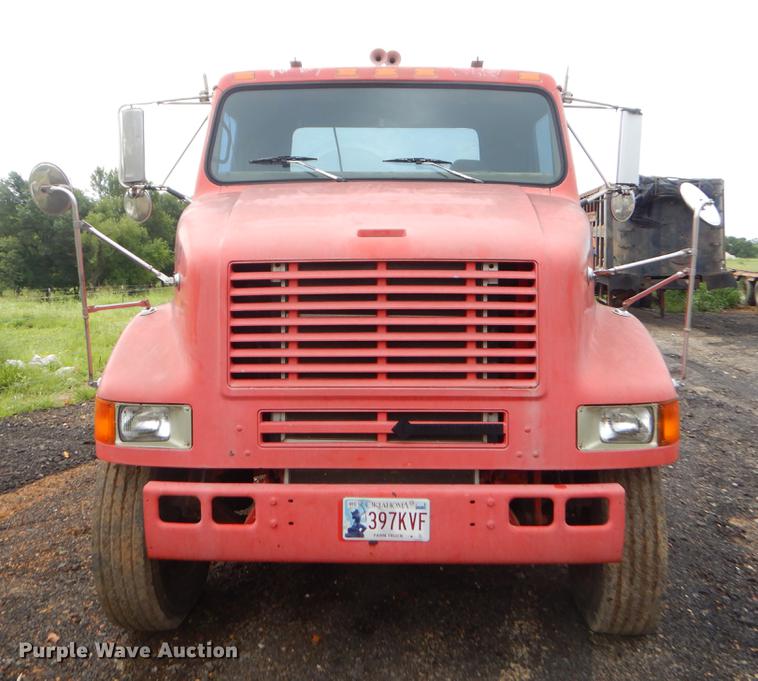 image for item EK9594 1993 International 8100 semi truck