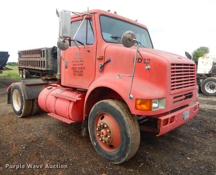 image for item EK9594 1993 International 8100 semi truck