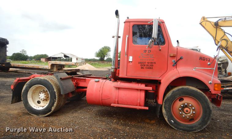 image for item EK9594 1993 International 8100 semi truck