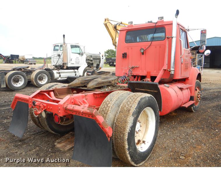 image for item EK9594 1993 International 8100 semi truck