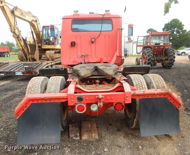 image for item EK9594 1993 International 8100 semi truck