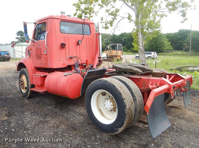 image for item EK9594 1993 International 8100 semi truck