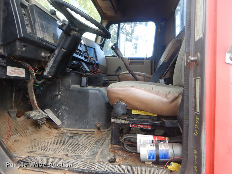 image for item EK9594 1993 International 8100 semi truck