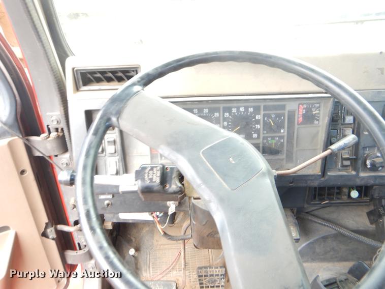 image for item EK9594 1993 International 8100 semi truck