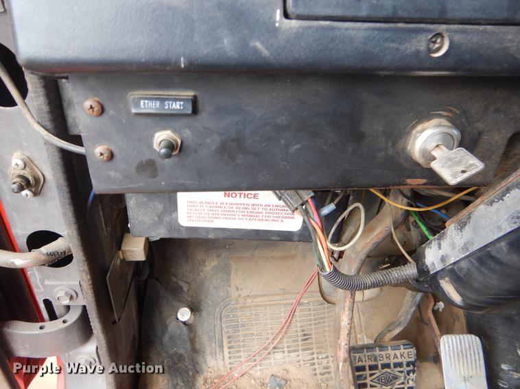 image for item EK9594 1993 International 8100 semi truck