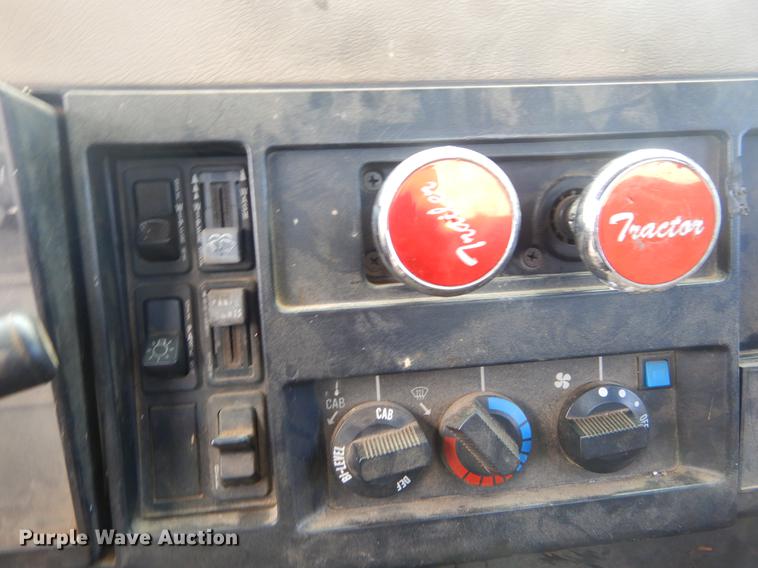 image for item EK9594 1993 International 8100 semi truck