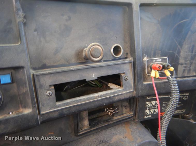 image for item EK9594 1993 International 8100 semi truck