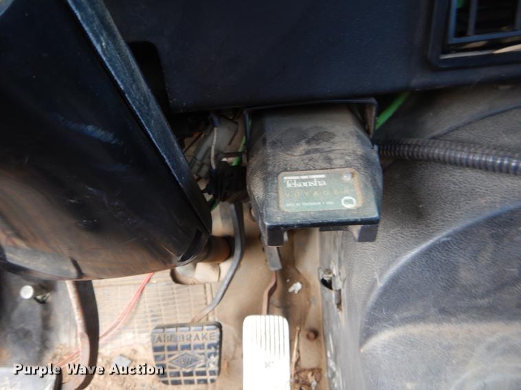 image for item EK9594 1993 International 8100 semi truck