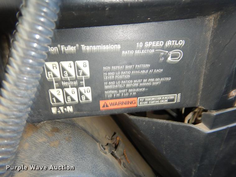 image for item EK9594 1993 International 8100 semi truck