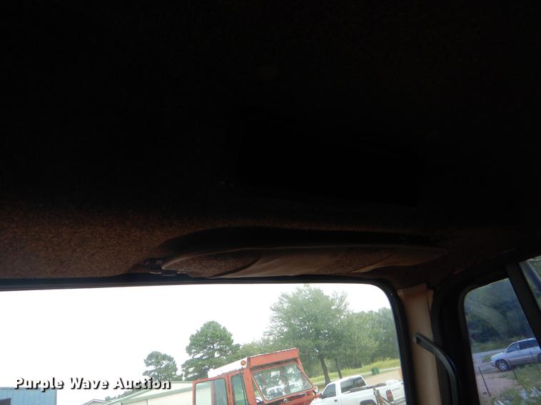 image for item EK9594 1993 International 8100 semi truck