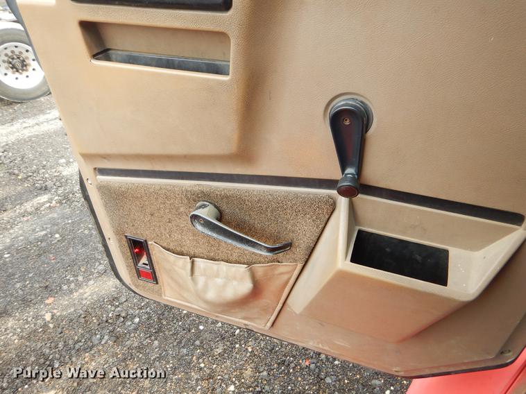 image for item EK9594 1993 International 8100 semi truck